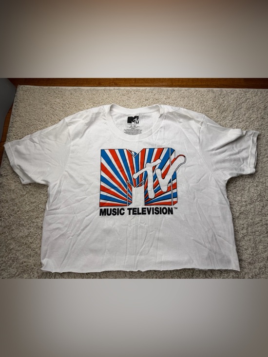 MTV Tops - Women’s XL MTV Graphic Crop Tee NWOT